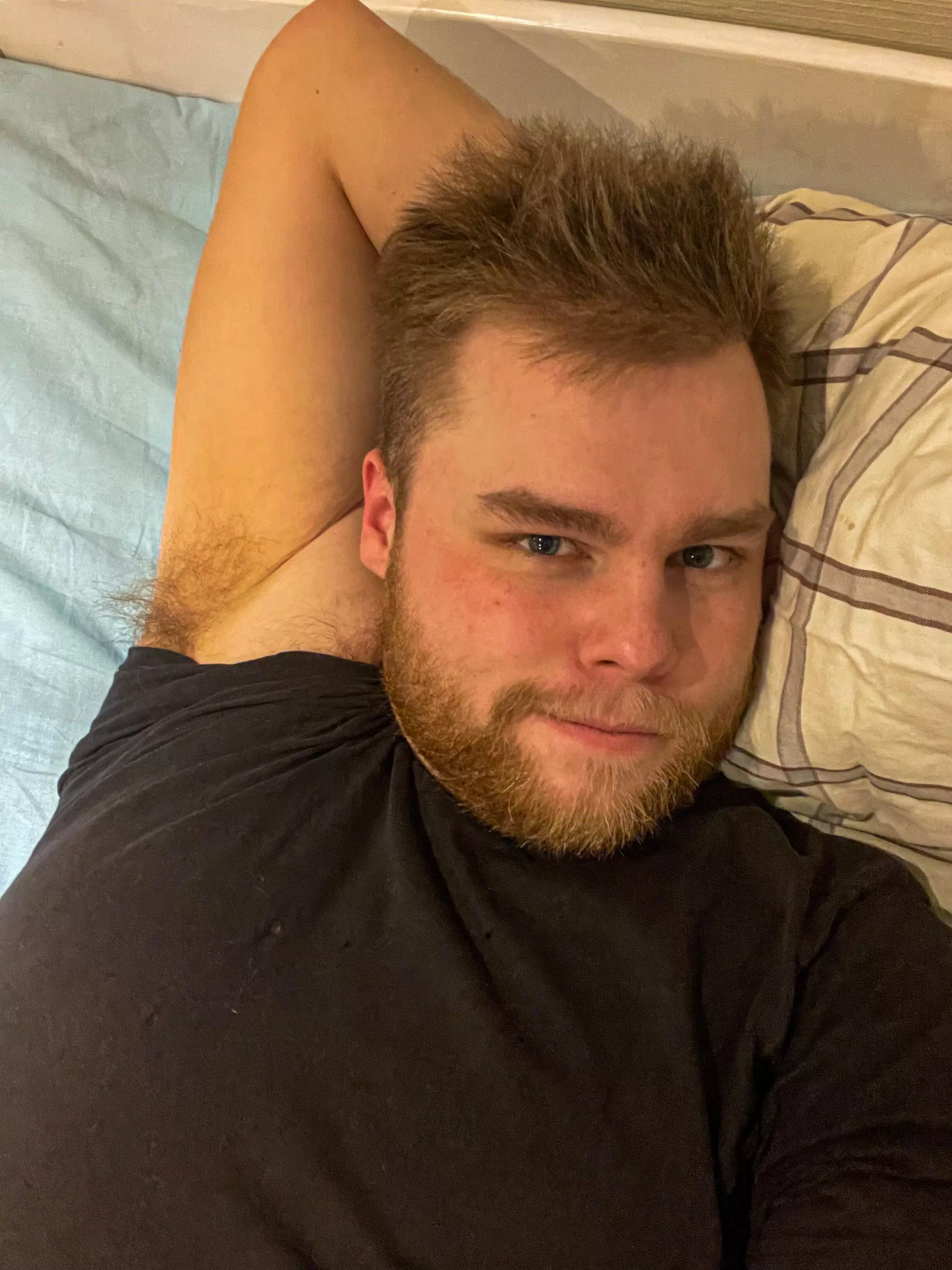 Come snuggle next to me😉