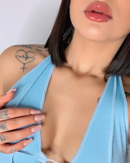 Do you like the tattoo on my curves daddy