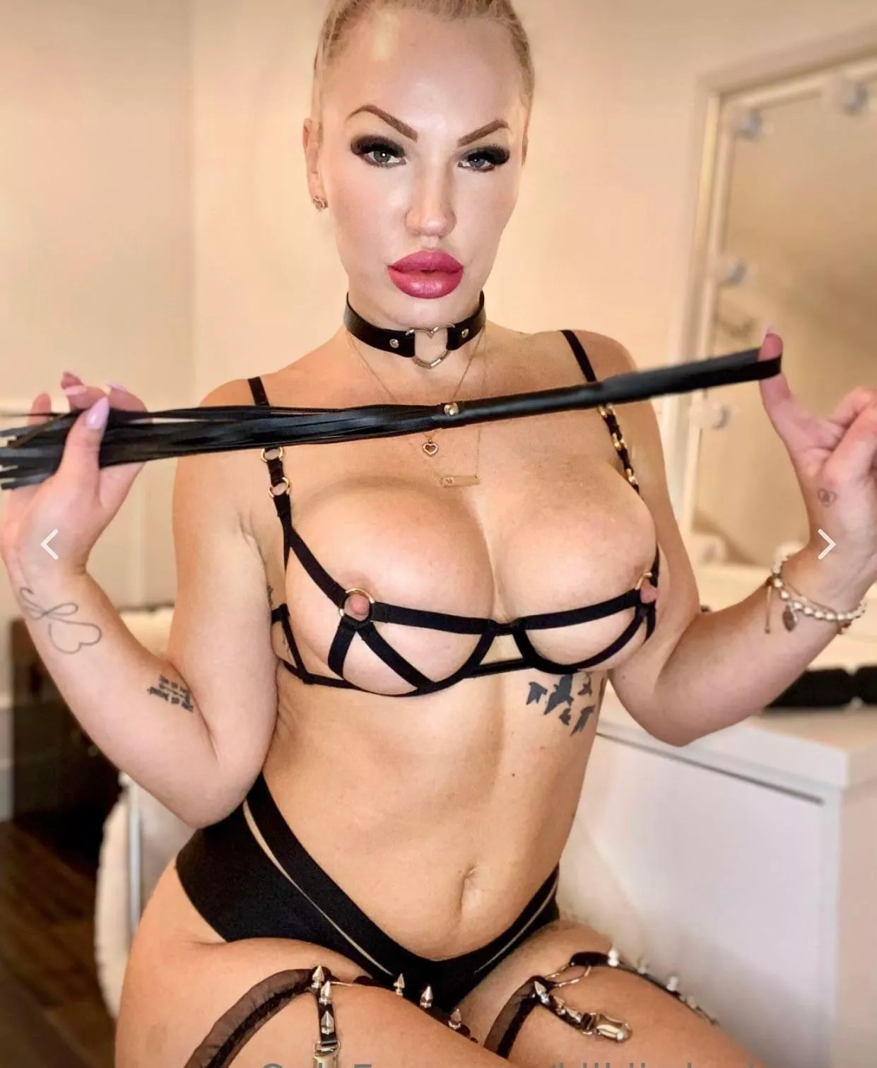 Do you wanna fuck mommy let me know baby 🥰😈