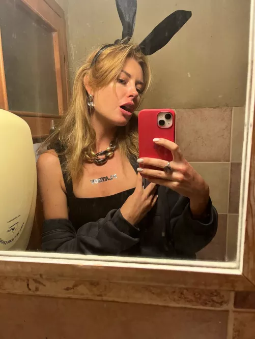 Feeling sexy in this outfit