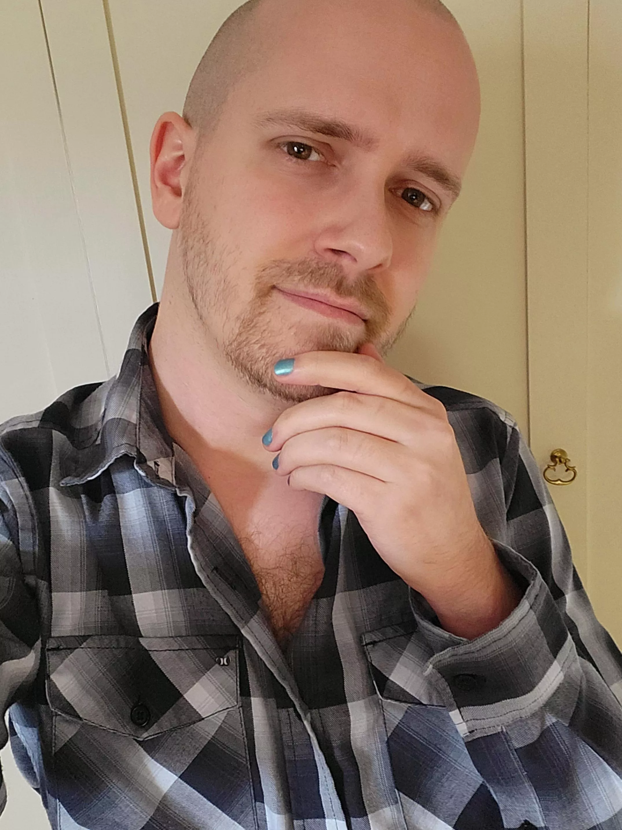 Felt the need to shave my head before visiting my mom for her birthday, but I don't think she likes it much 😅