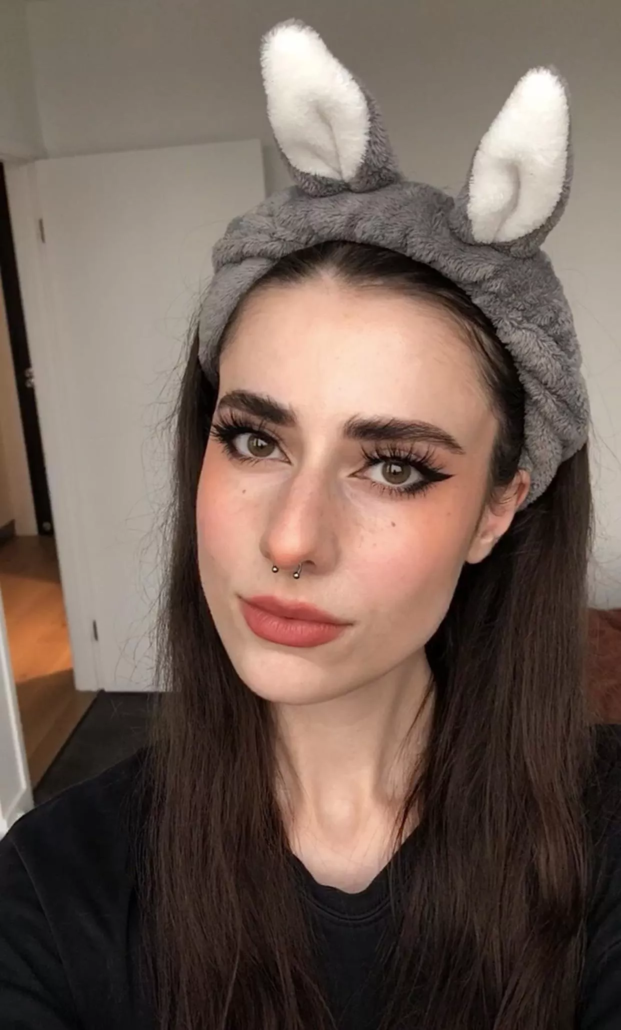 Give me a forehead kiss pls!!! 🤧