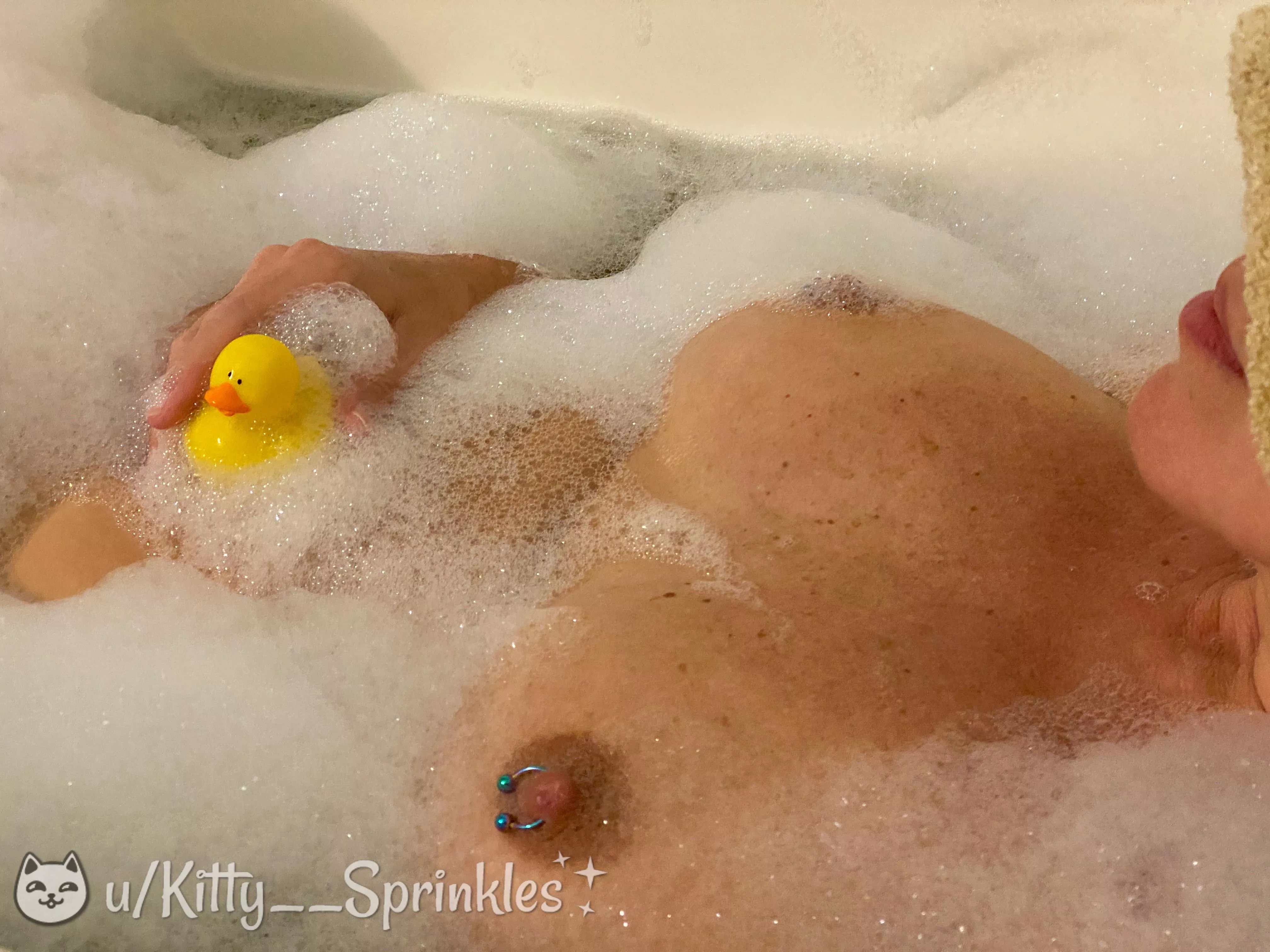 Got my ducky and a nice, warm bubblebath. Commence relaxing! (=^•^=) [f] 49