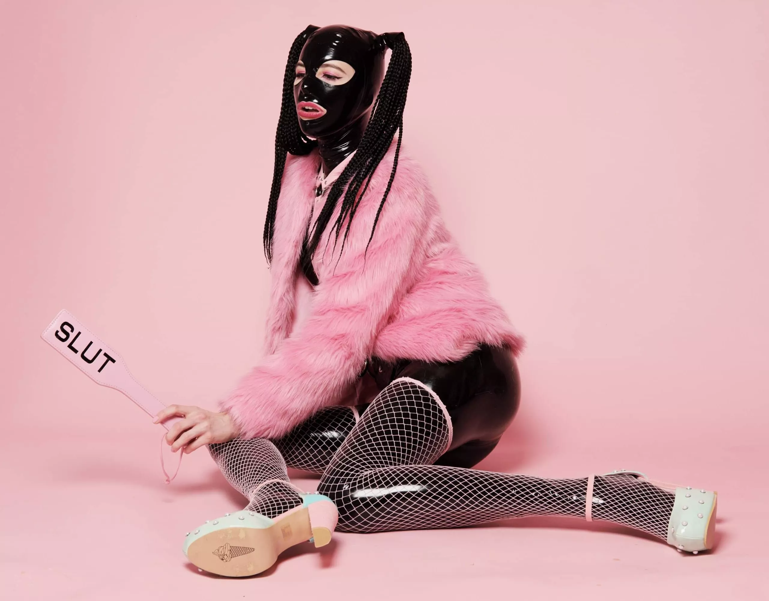 Having a good time being a rubber doll 💗