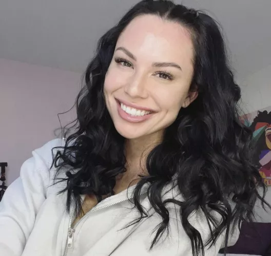 How she so beautiful 😩