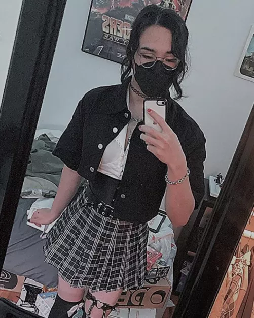 ignore the messy room 😭