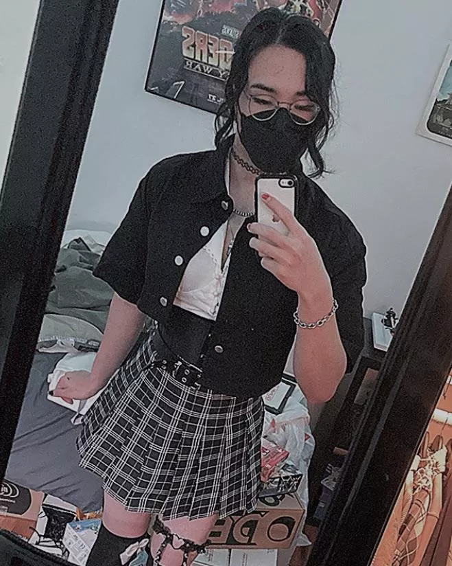 ignore the messy room 😭