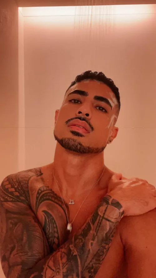 I’m versatile,…I need casual fun friends 🍆,Pm is open