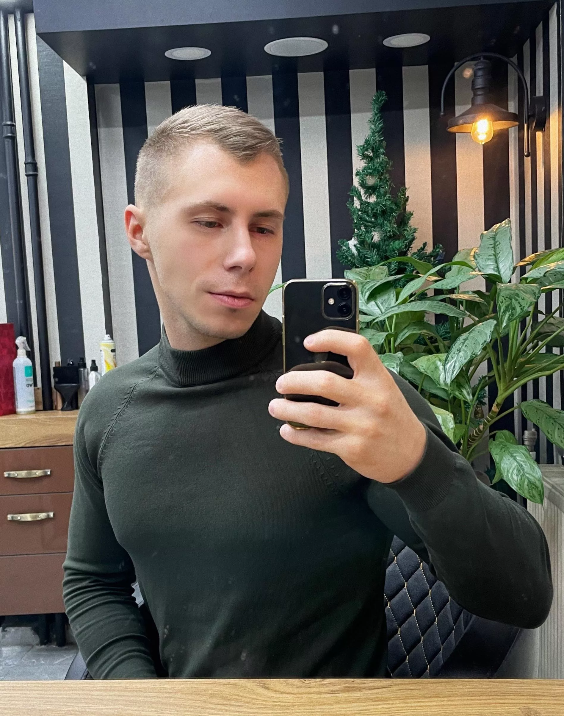 It's hard to agree on a haircut properly when you don't know the language😜