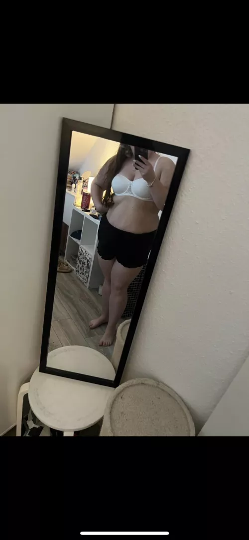 Matching bra with my nails n what do you say💅😏💕