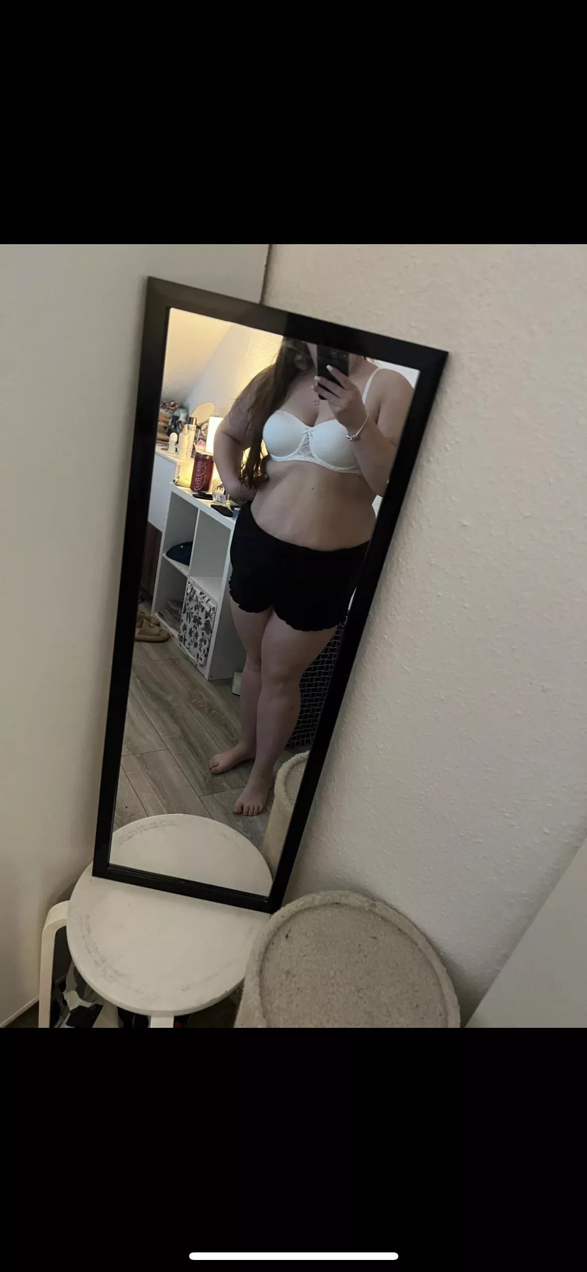 Matching bra with my nails n what do you say💅😏💕