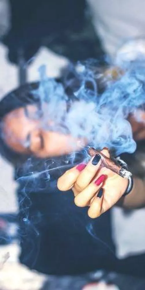 Me passing the blunt to him knowing he gets horny when he’s high😈