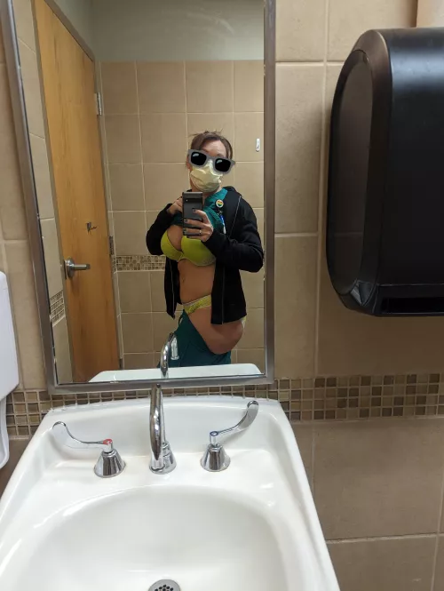 Mirror selfie for Tushie Tuesday!