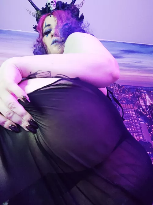 Mommy dark elf will sit on you