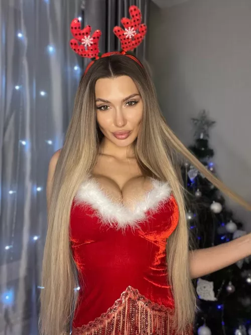 My Cleavage + this Christmas outfit = 🔥 🥵