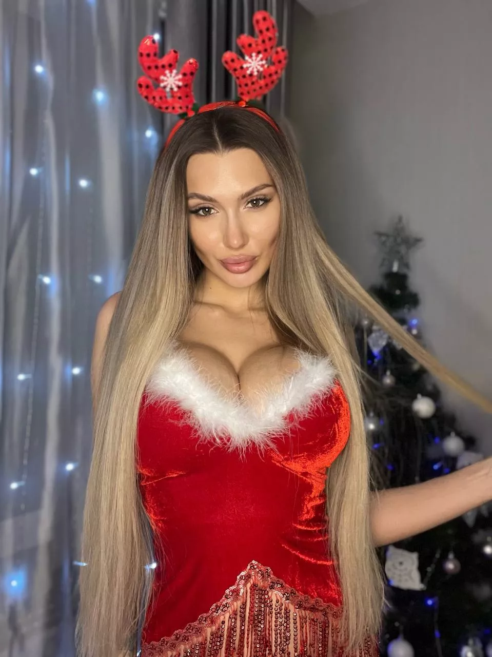 My Cleavage + this Christmas outfit = 🔥 🥵