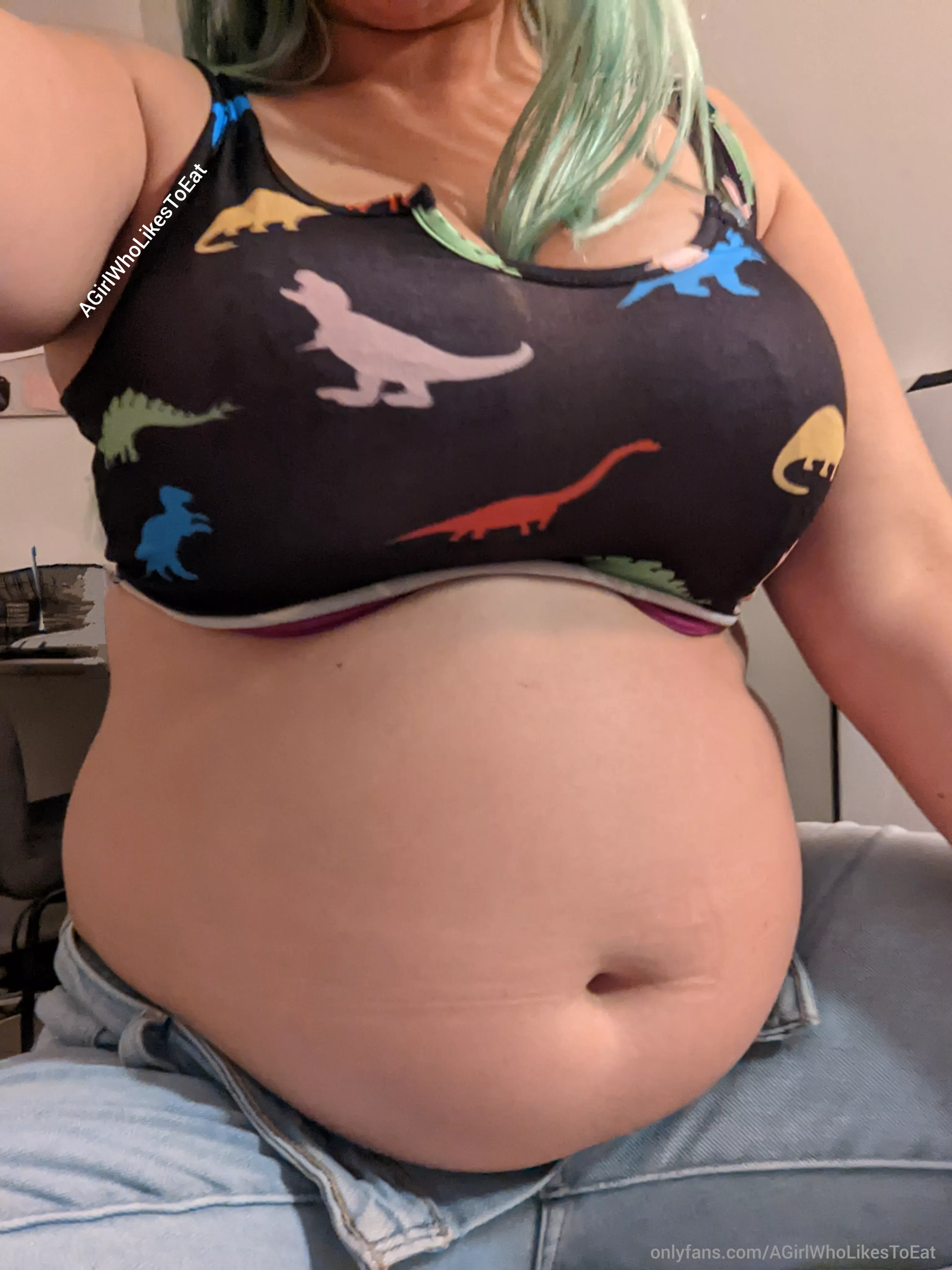 My FAT belly makes this shirt roll up 😅