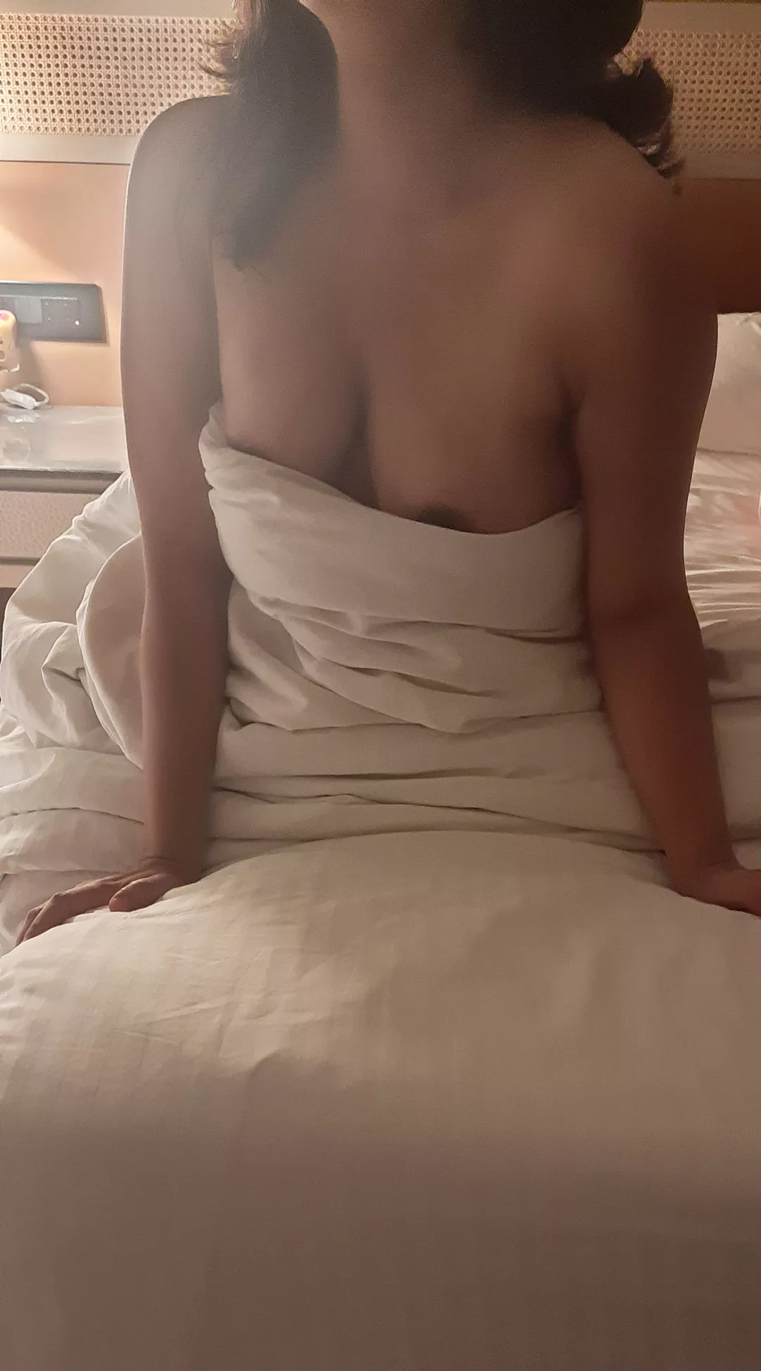 Raise your__ if you like what you see [F]