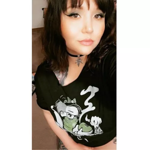 Smoke with me & Snow White 🍏