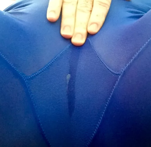 Soaking through a thick pair of quality leggings is NOT easy! I'm always SO freakin' wet! 💦💦😘