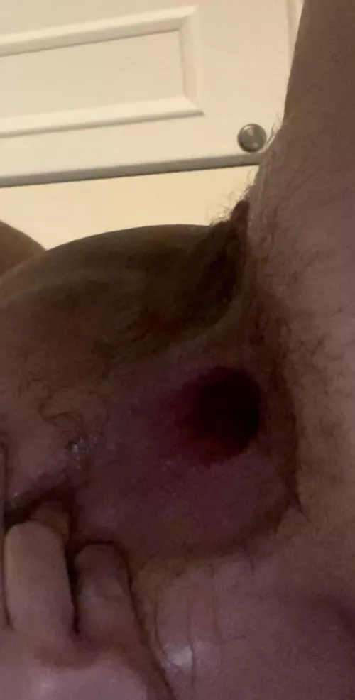 Stick your tongue deep in here please😇