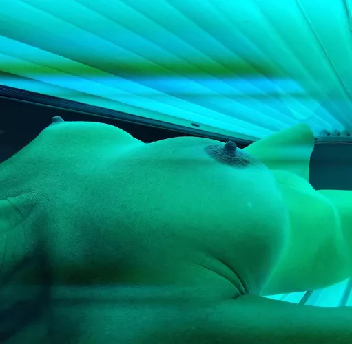 Tan your titties Tuesday 😉[f45]