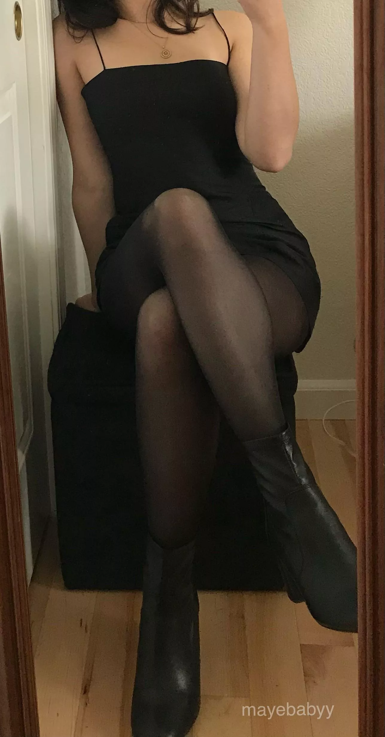 The tights and minidress combo >>