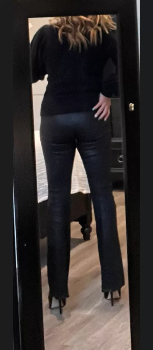 Today's work attire! 💋