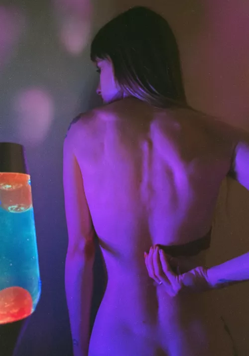 Undressing by lava light