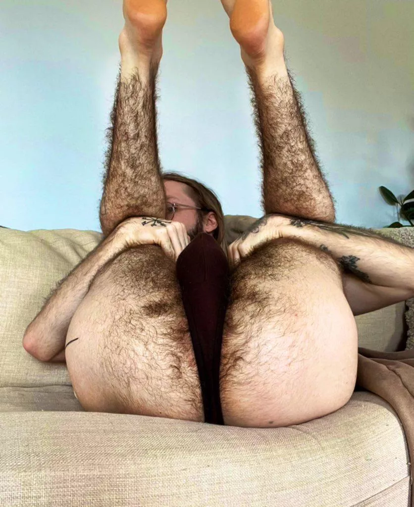 Who wants to bury their face in my fur 😈