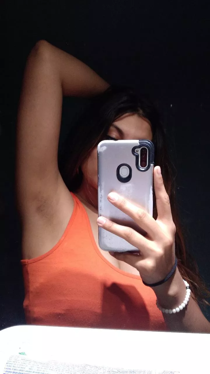 Would you like to be my slave in exchange for my armpits?😋