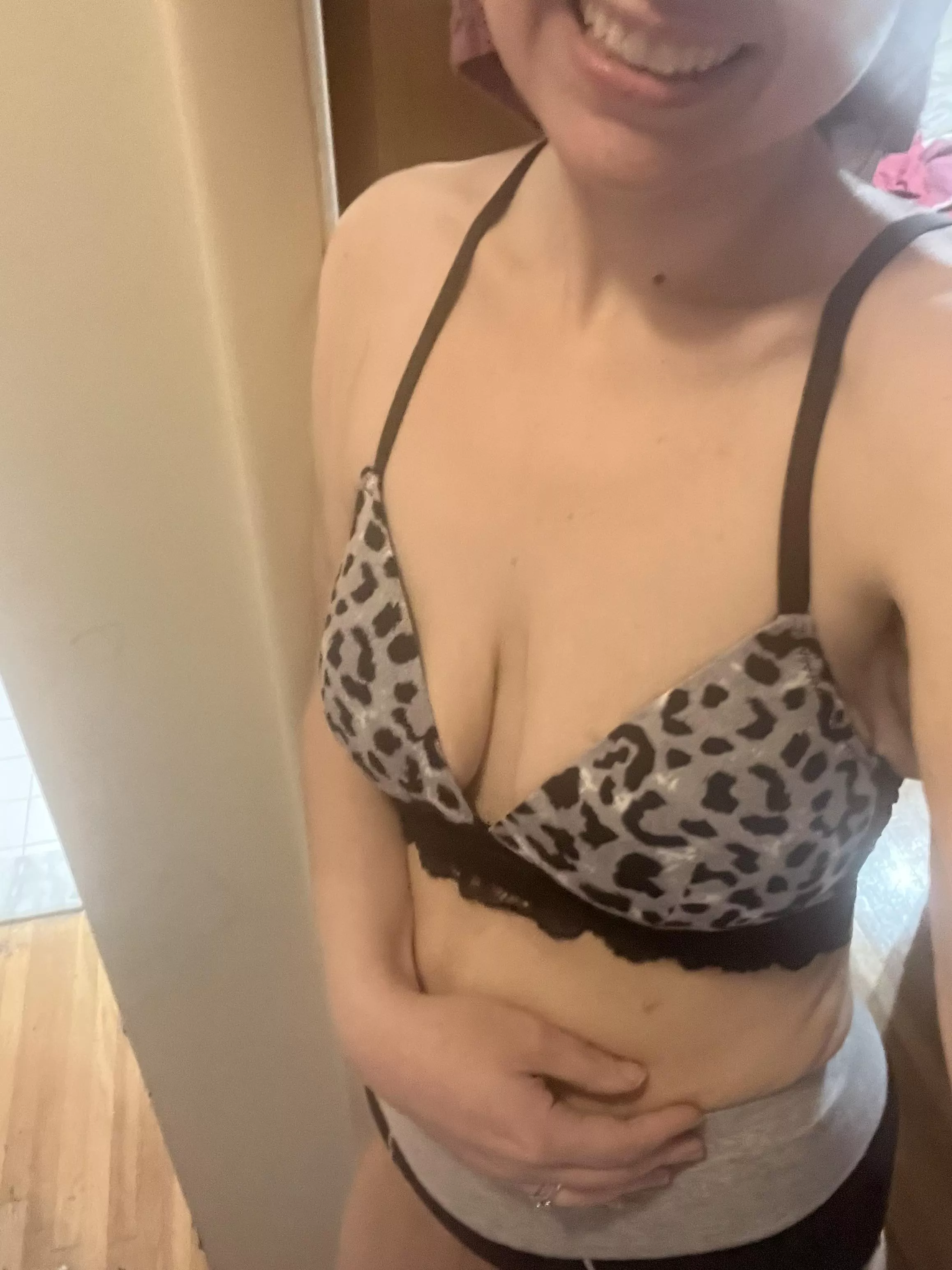 You down to play with this married woman. 🤔😘