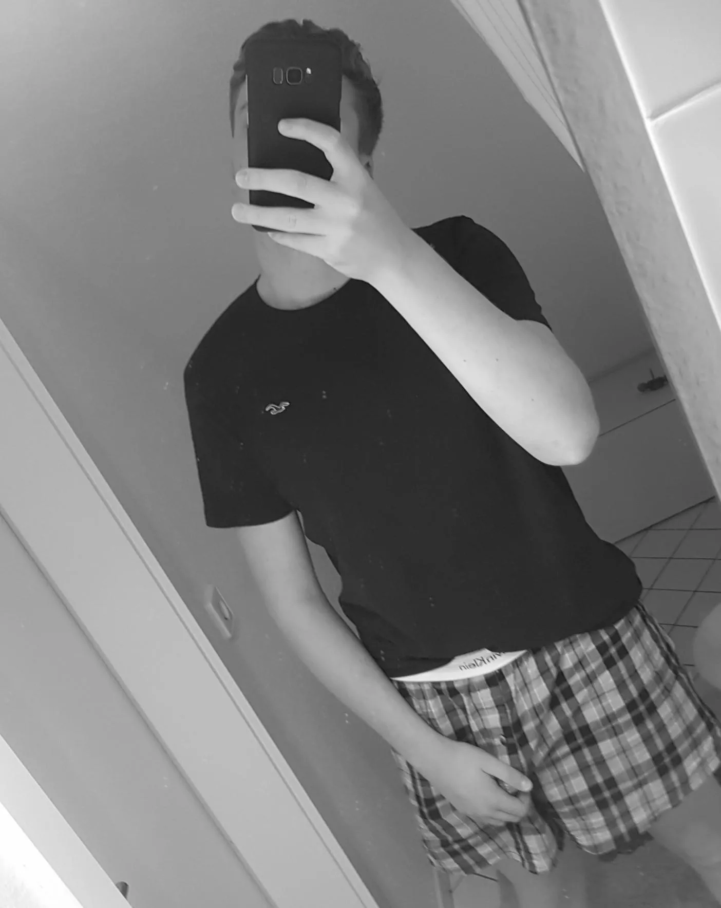 18 y/o GERMAN, THIN, HUNG dude looking for trade or cam :) I'm pretty verbal and top... Pls be 22 or younger, fit/thin and hung <3 snap: stafann410 (I LOVE TWINKS <3)