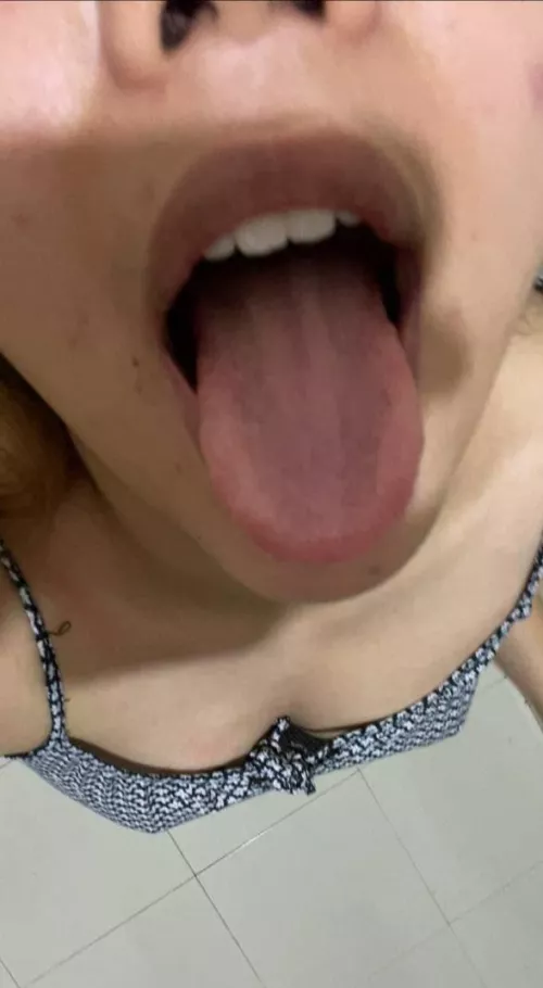 19f, bf is out of town, I'm bored, 19f, I need a snac