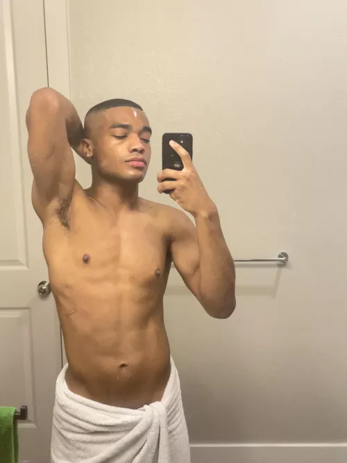 [22] HMU FOR CUSTOM PICS/VIDS