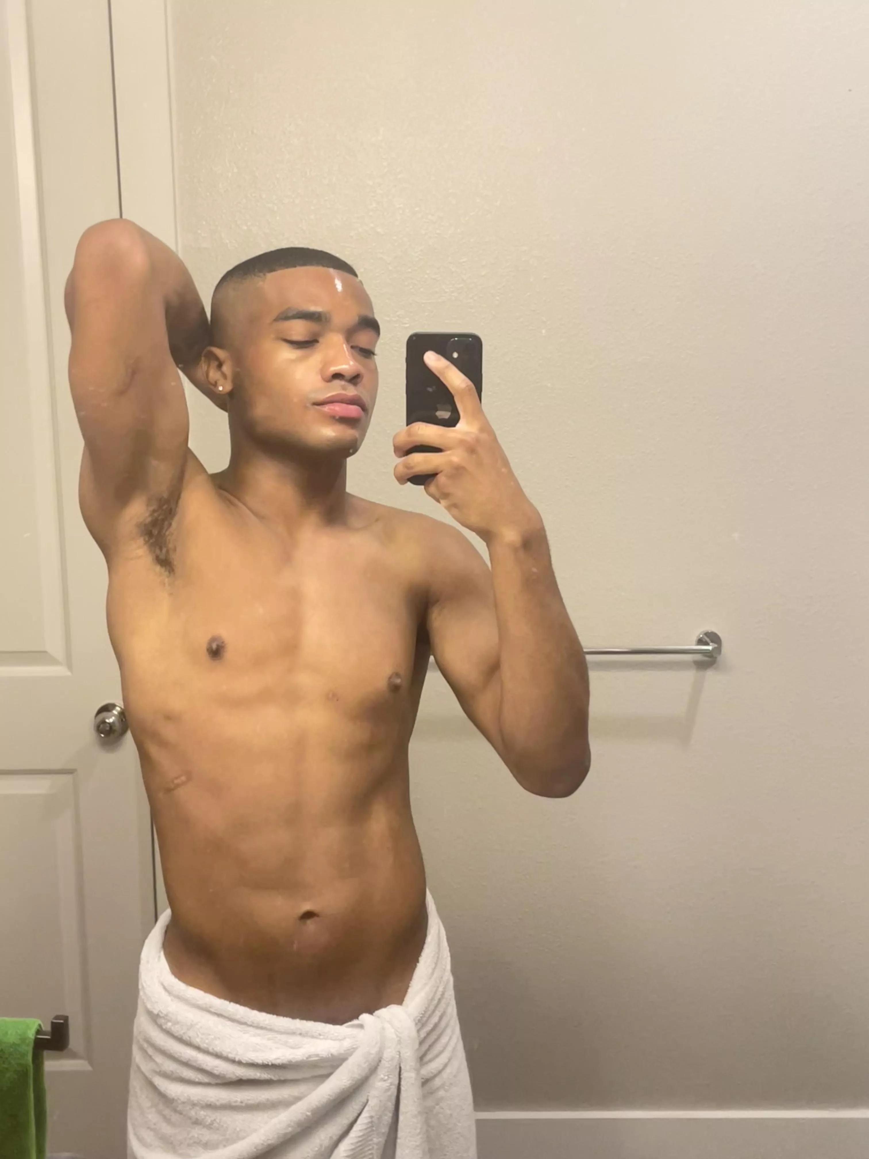 [22] HMU FOR CUSTOM PICS/VIDS