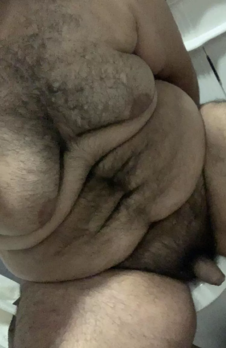 23 Who wants a chubby latino to top them 🥵😈