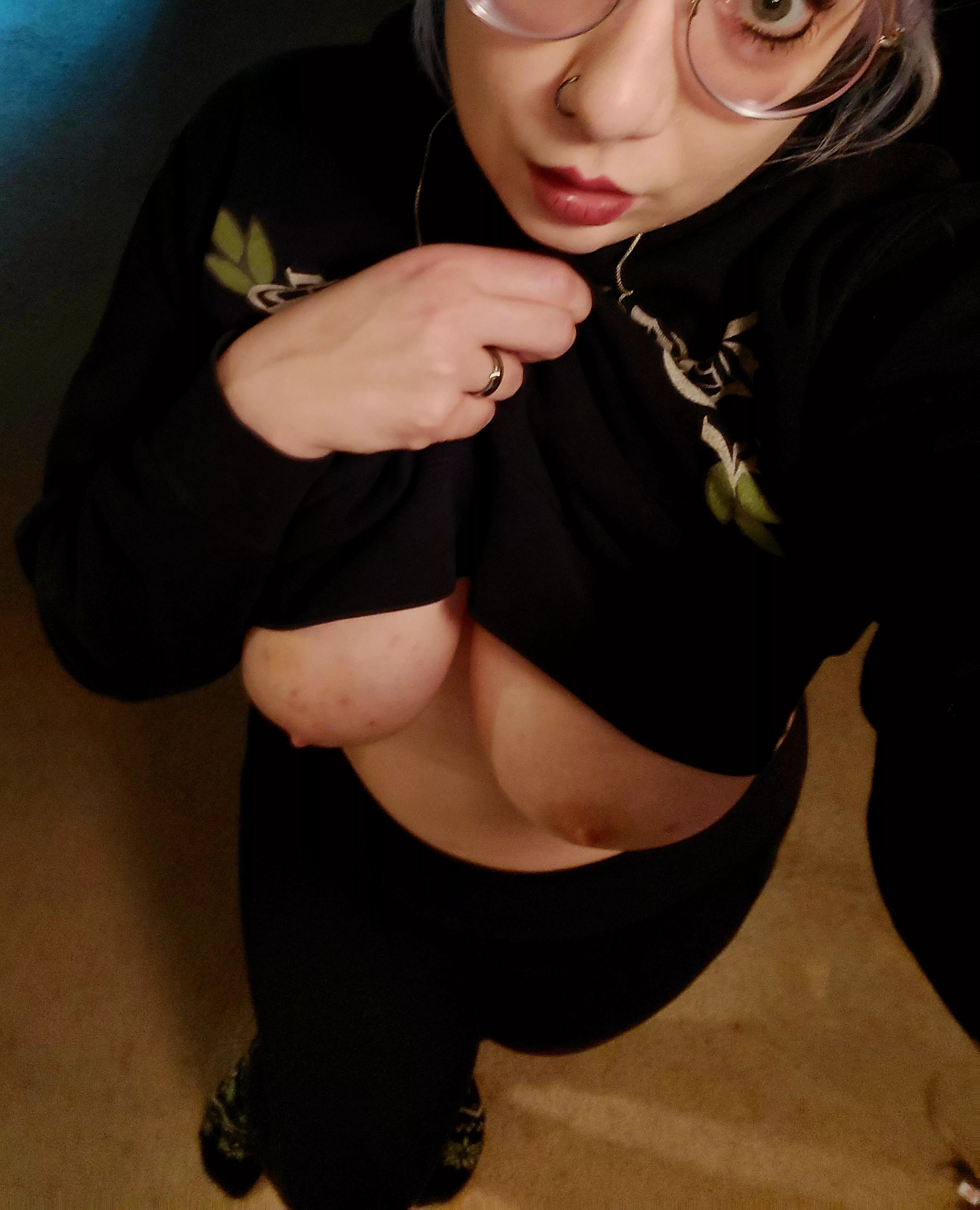 28[F] come squeeze them 💚