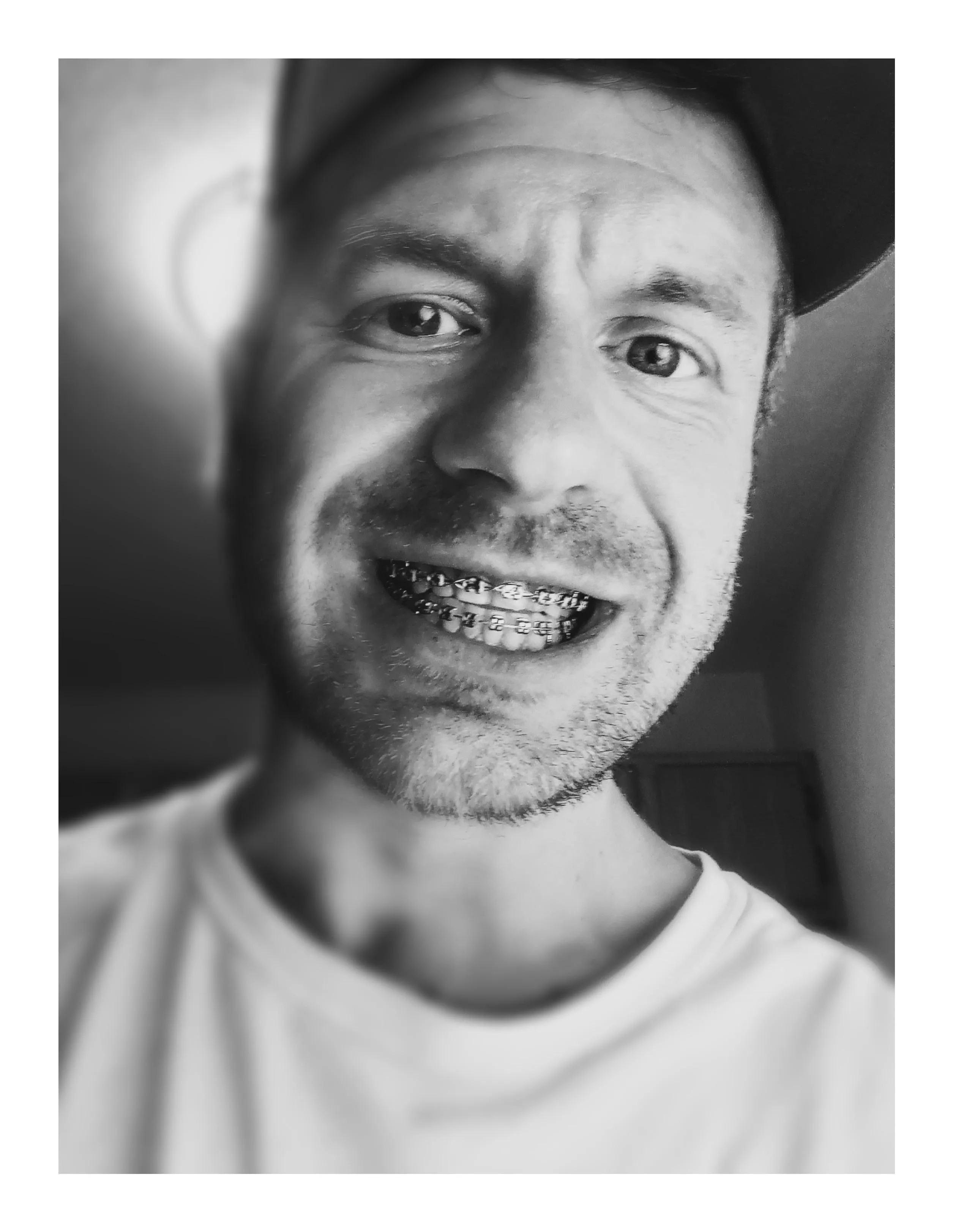 35 & single 15 plus years now 🙀 🤷 the loneliness is unbearable 🪦 but Cheers 🥂 to hoping 2023 will be the year of the Boyfriend 🏳️‍🌈🤞 but I think something's going to get in the way of that..hmmmm 🤔 I wonder what that coul