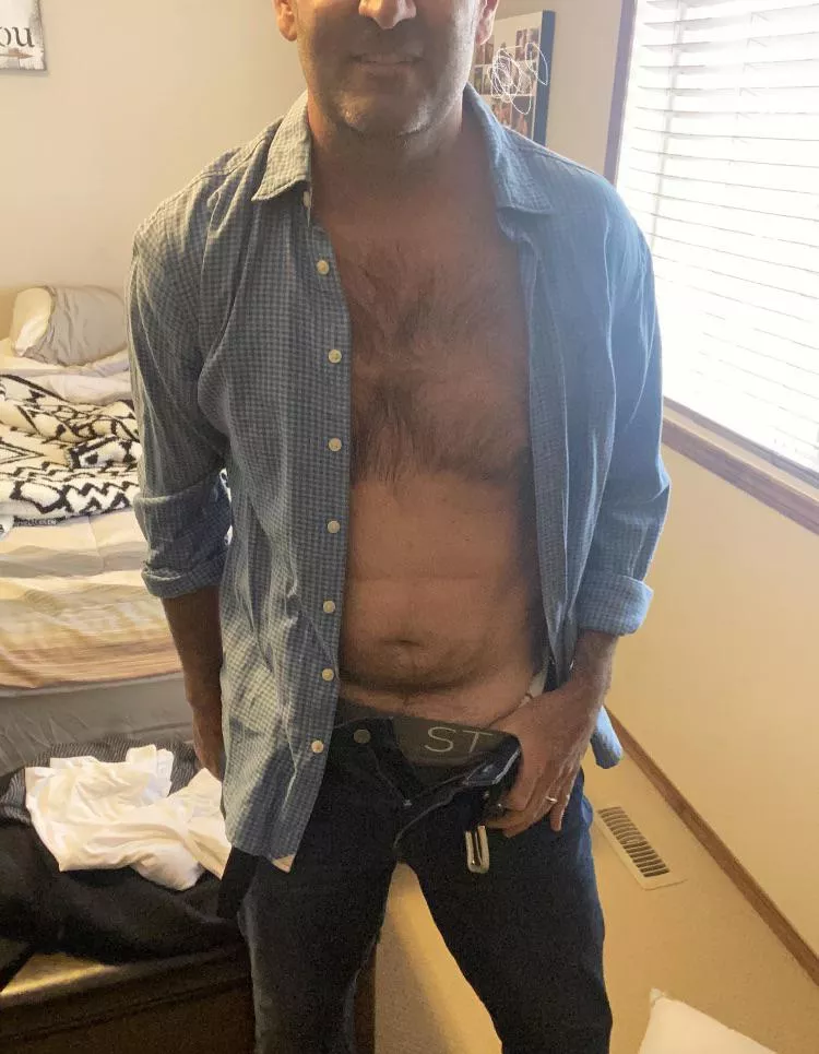 47. 6foot tall, handsome older man. Can host at a luxury hotel in Edmonton jan2-6. Other locations to come.