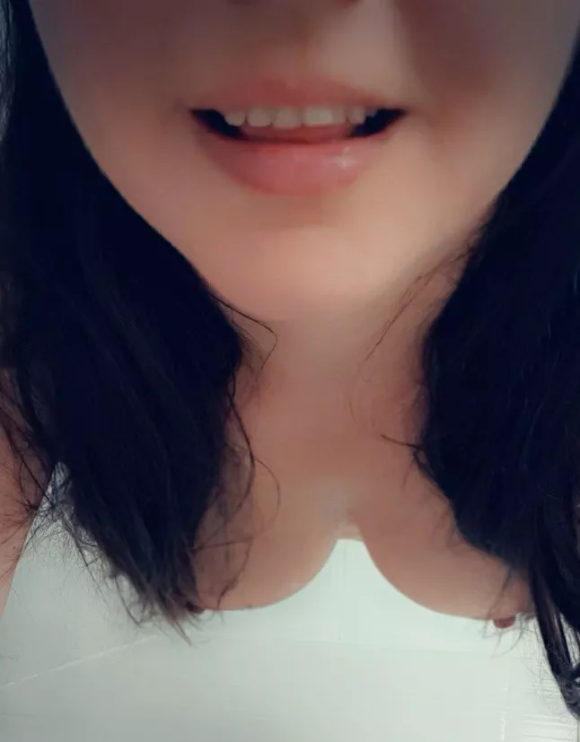 A smile is the best thing a girl can wear [f]