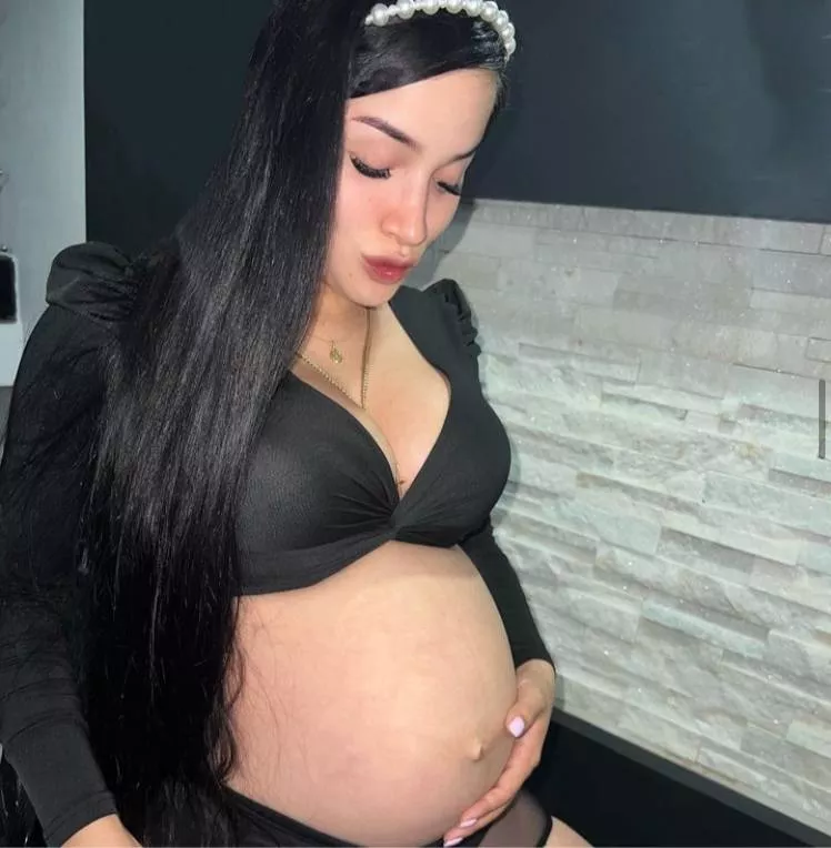 Alone with my baby, I'm 4 months old