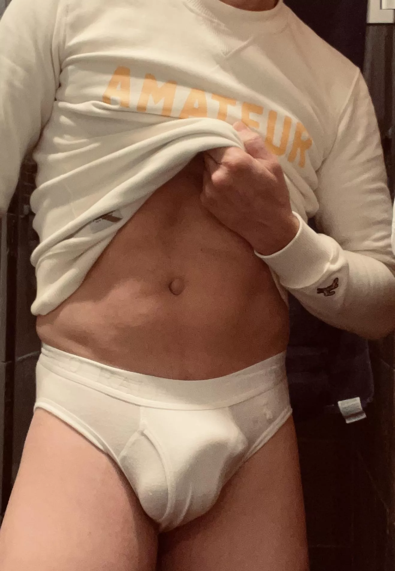 Amateur runner, pro white briefs wearer and lover! 💕