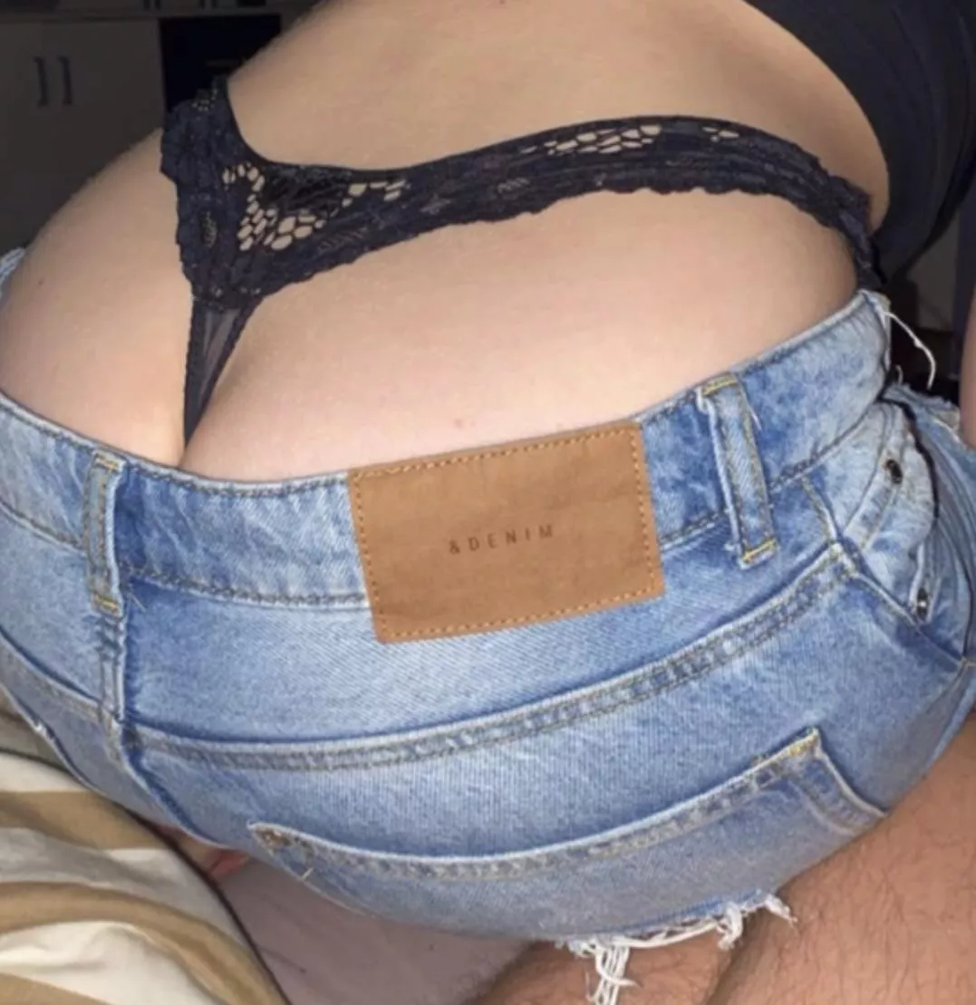 Any special request Like poses or leggings and shit?