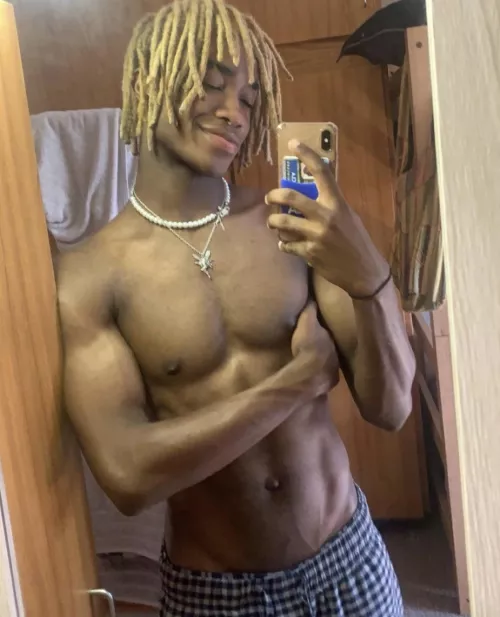 anyone wanna play minecraft or overwatch?