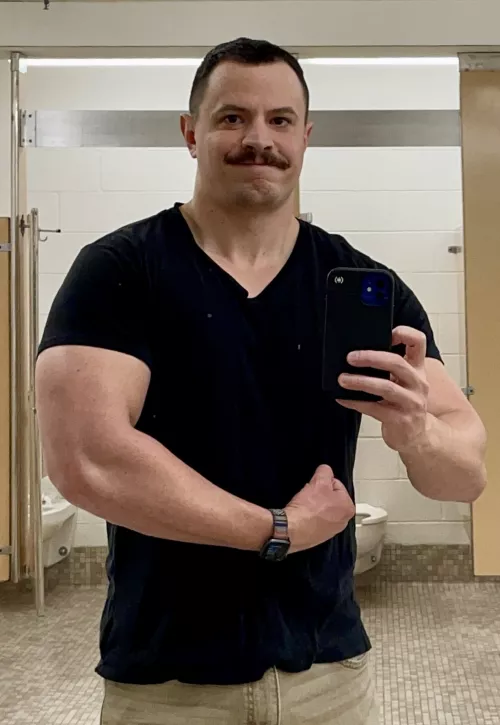 Big cuddle monster 😈