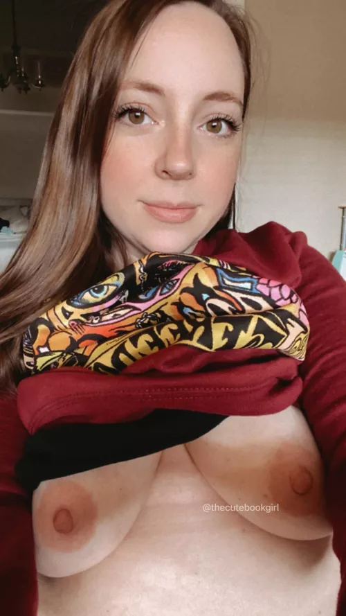 Bookworm boobies! All natural 😘