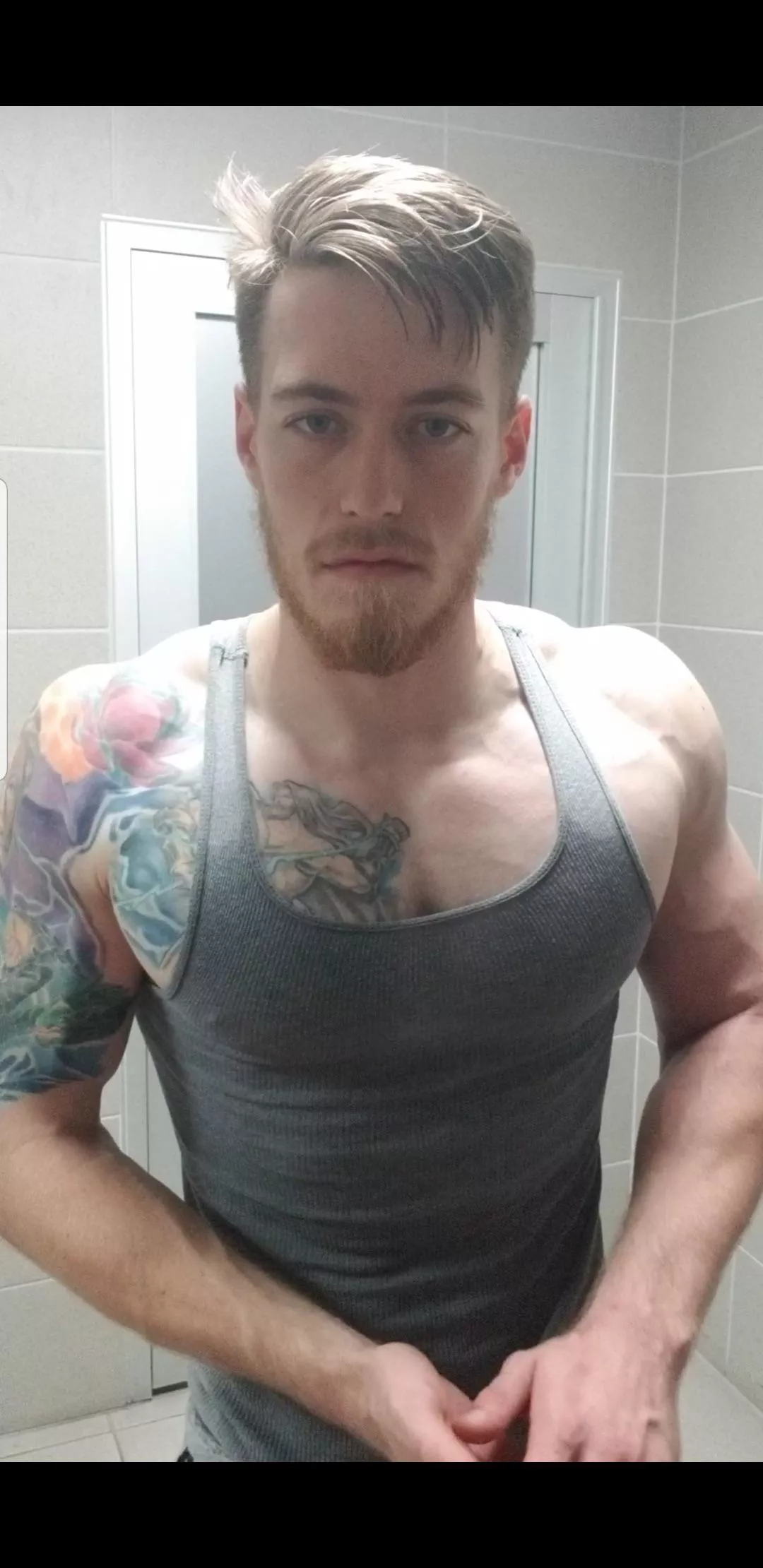 Bursting out of this tank top 😰