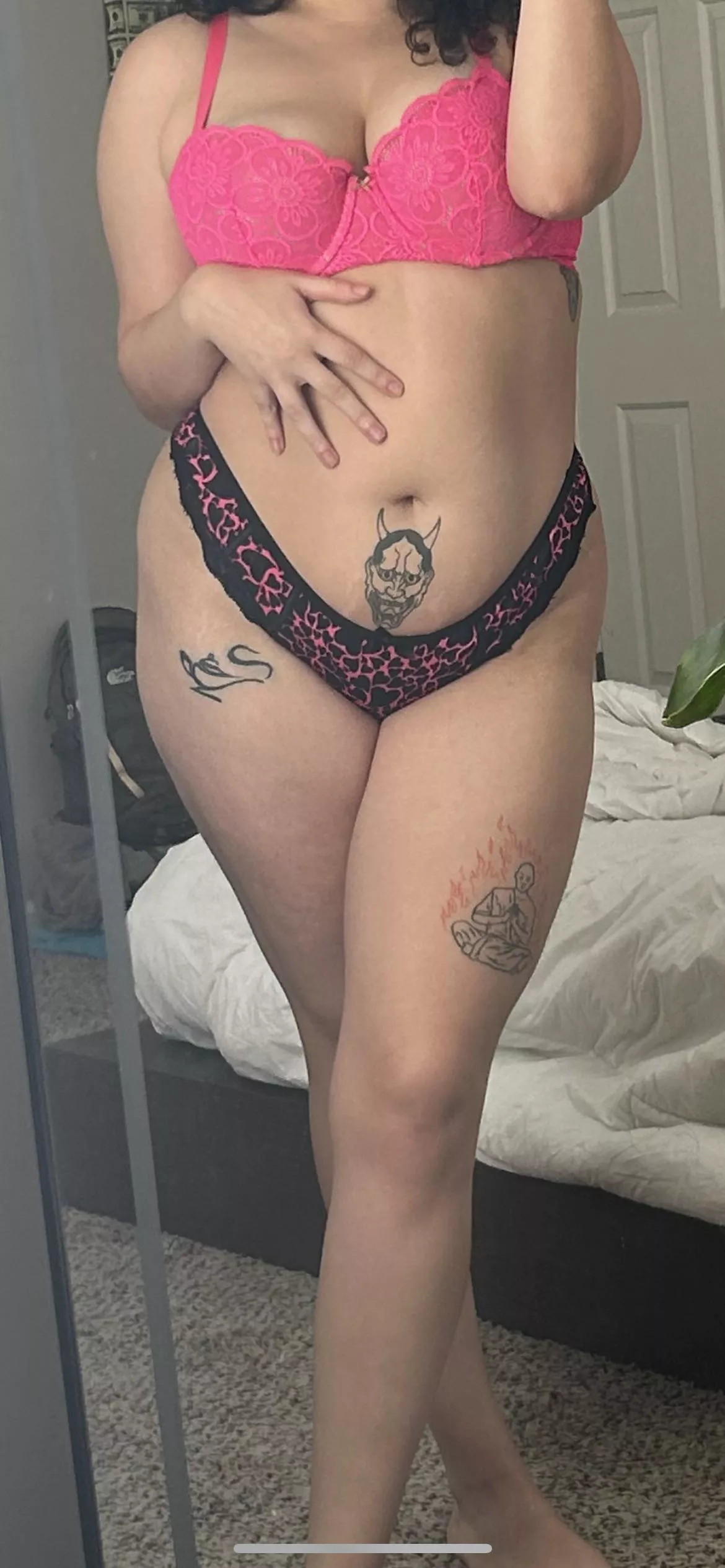 can i wrap these tatted thighs around your face?💦🥰