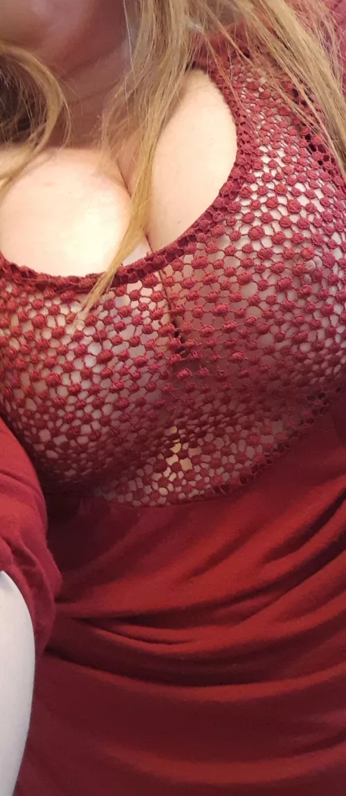 Christmas cleavage - just need a good choker 😈
